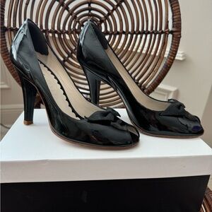Marc Jacobs black patent peep toe pumps